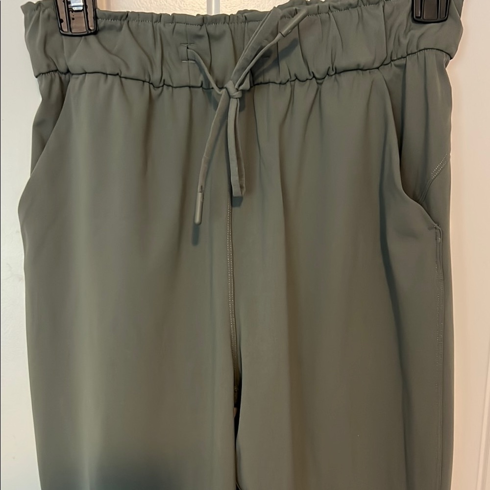 Lululemon Sage Green Size 4 Jogger